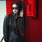 Қара былғары ұзын тренч-пальто (белдікпен)